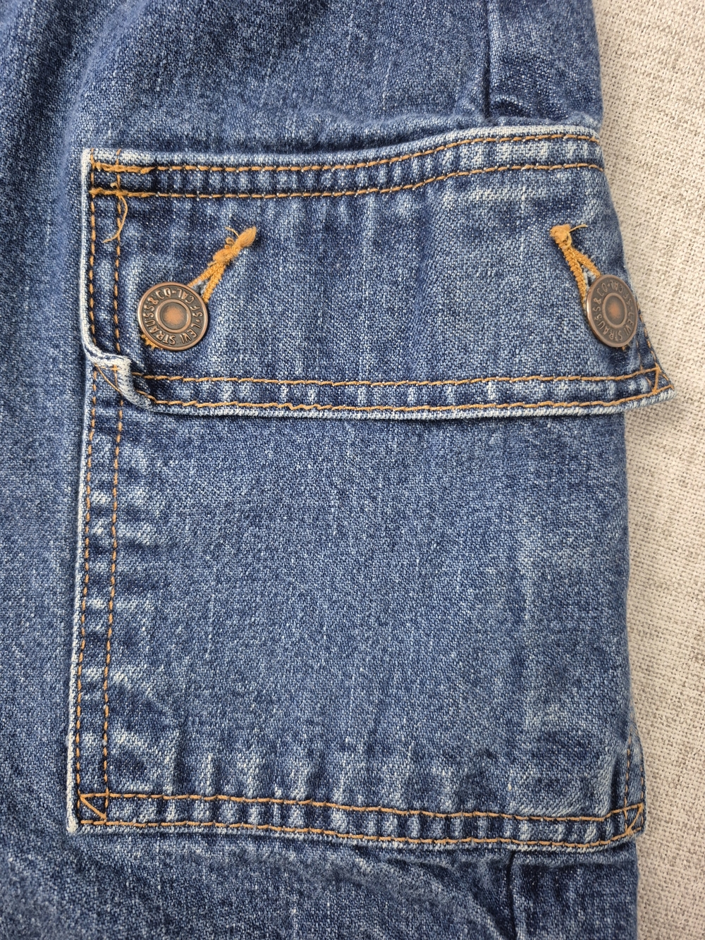 Vintage 1998 Levi's High Rise Cargo Shorts - Unisex 90s Style - Picture 4 of 12